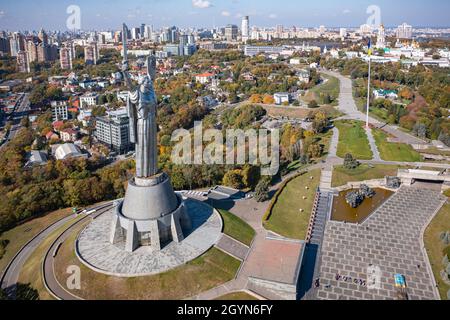 Kiew, Ukraine - 6. Oktober 2021: Vaterlandsdenkmal über die Schrecken des Nationalmuseums für die Geschichte der Ukraine im Zweiten Weltkrieg in Kiew. Vi Stockfoto