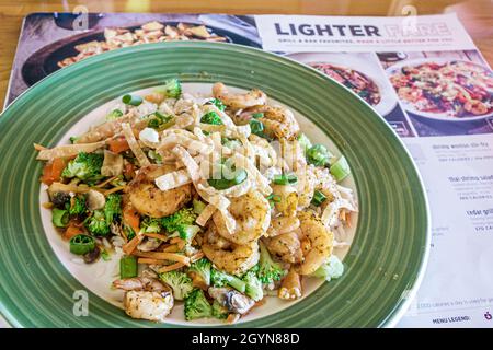 Bradenton Florida, Applebee's Neighborhood Grill & Bar Restaurant, Teller Shrimps Wonton Rührbraten Gemüse, gesünder gesund essen leichtere Gerichte Menü Stockfoto