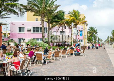 Hollywood Florida, North Broadwalk, Boardwalk al fresco Tische Restaurants Essen Leute Stockfoto