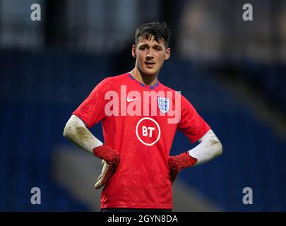 London, Großbritannien. Oktober 2021. Torwart James Trafford (Accrington Stanley (Leihgabe von Manchester City) von England U20 im Vorspiel während des Internationalen Spiels zwischen England U20 und Italien U20 im Technique Stadium, Chesterfield am 7. Oktober 2021. Foto von Andy Rowland. Quelle: Prime Media Images/Alamy Live News Stockfoto