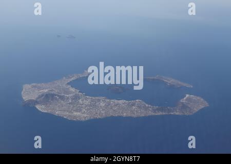 Luftaufnahme, ganz Santorini / Thira Insel Stockfoto