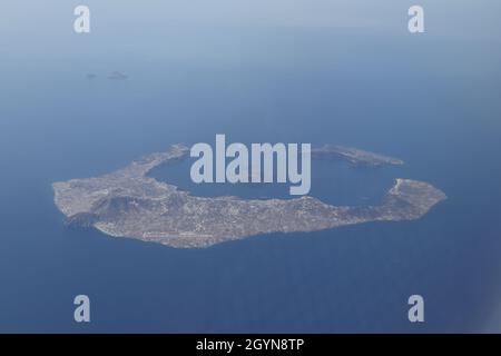 Luftaufnahme, ganz Santorini / Thira Insel Stockfoto