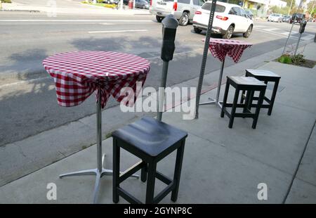 West Hollywood, California, USA 29. September 2021 Ein allgemeiner Blick auf die Atmosphäre des Essens im Freien am 29. September 2021 in West Hollywood, Kalifornien, USA. Foto von Barry King/Alamy Stockfoto Stockfoto