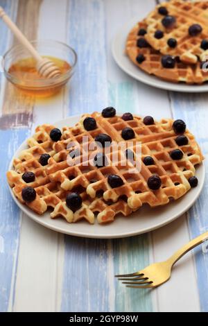 Einfaches Rezept Für Hausgemachte Heidelbeer-Waffeln Stockfoto