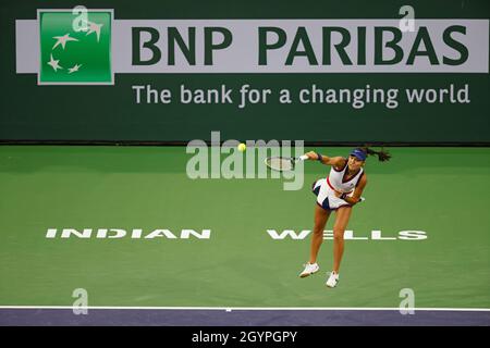 Kalifornien, USA. Okt. 2021. 08. Oktober 2021 Emma Raducanu betreut Alaksandra Sasnovich bei den BNP Paribas Open 2021 im Indian Wells Tennis Garden in Indian Wells, Kalifornien. Obligatorischer Bildnachweis: Charles Baus/CSM Kredit: CAL Sport Media/Alamy Live News Stockfoto