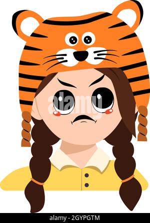 Avatar eines Mädchens mit wütenden Emotionen, mürrem Gesicht, wütenden Augen im Tiger-Hut. Niedliches Kind mit wütendem Ausdruck im Karnevalskostüm für Neujahr, Weihnachten und Urlaub. Kopf des entzückenden Kindes Stock Vektor