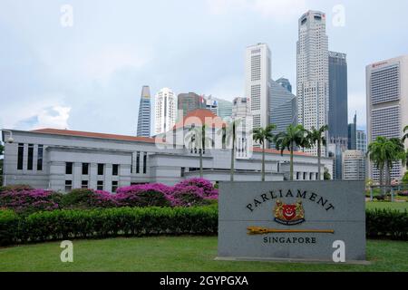 Das Parlamentsgebäude von Singapur, das im Oktober 1999 offiziell eröffnet wurde, beherbergt das Parlament von Singapur und befindet sich im Civic District Stockfoto