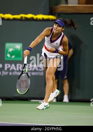 Kalifornien, USA. Okt. 2021. 08. Oktober 2021 Emma Raducanu betreut Alaksandra Sasnovich bei den BNP Paribas Open 2021 im Indian Wells Tennis Garden in Indian Wells, Kalifornien. Obligatorischer Bildnachweis: Charles Baus/CSM Kredit: CAL Sport Media/Alamy Live News Stockfoto