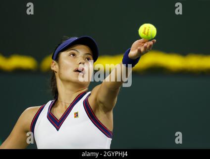 Kalifornien, USA. Okt. 2021. 08. Oktober 2021 Emma Raducanu betreut Alaksandra Sasnovich bei den BNP Paribas Open 2021 im Indian Wells Tennis Garden in Indian Wells, Kalifornien. Obligatorischer Bildnachweis: Charles Baus/CSM Kredit: CAL Sport Media/Alamy Live News Stockfoto
