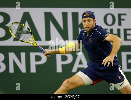 Kalifornien, USA. Okt. 2021. 08. Oktober 2021 Jack Sock gibt einen Schuss an John Millman aus Australien bei den BNP Paribas Open 2021 im Indian Wells Tennis Garden in Indian Wells, Kalifornien, zurück. Obligatorischer Bildnachweis: Charles Baus/CSM Kredit: CAL Sport Media/Alamy Live News Stockfoto