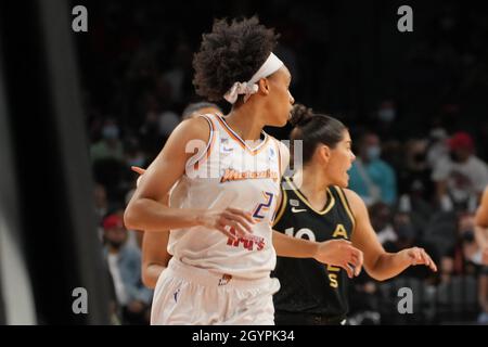 Las Vegas, USA. Okt. 2021. LAS VEGAS, NV - 8. OKTOBER: Phoenix Mercury forward Megan Walker (2) während des Spiels 5 des WNBA-Halbfinales zwischen den Las Vegas Aces und dem Phoenix Mercury am 8. Oktober 2021 im Mandalay Bay Events Center in Paradise, USA. (Foto von Louis Grasse/PxImages) Credit: Px Images/Alamy Live News Stockfoto