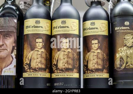 Wolzhsky, Russland-21. September 2021: 19 Verbrechen Rotwein. Die Marke wird von Baileys von Glenrowan Wines aus Südost-Australien produziert. Stockfoto