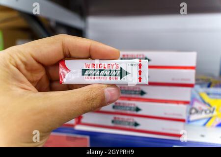 Volzhsky, Russland-21. September 2021: Spearmint Kaugummi von Wrigley Close-up hergestellt. Stockfoto