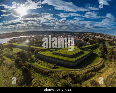 Windmill Bastion ist Teil der elisabethanischen Stadtmauer, die Englands nördlichste Stadt umgibt. Berwick upon Tweed, Northumberland, England, Großbritannien Stockfoto