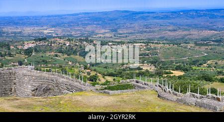 Burgmauer, Linhares de Beira, Historisches Dorf rund um die Serra da Estrela, Castelo Branco, Beira, Portugal Stockfoto