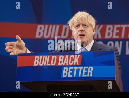 Premierminister Boris Johnson hält seine Rede auf der Konferenz der Konservativen Partei in Manchester. Stockfoto