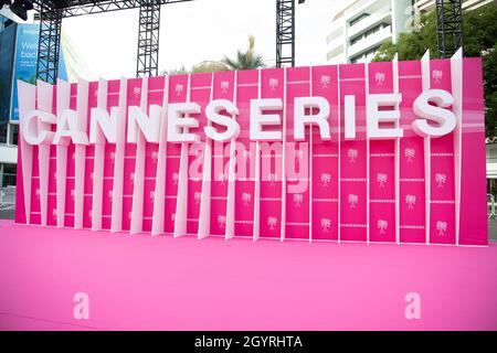 Cannes, Frankreich. Oktober 2021. Eröffnungszeremonie der 4. Ausgabe des Cannes International Series Festival (Canneseries) in Cannes, Südfrankreich, am 8. Oktober 2021. Quelle: Abaca Press/Alamy Live News Stockfoto