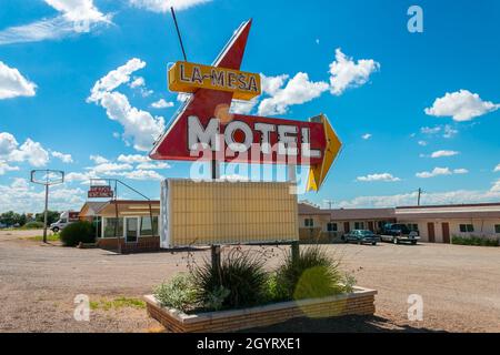 Schild für das La Mesa Motel in Santa Rosa, New Mexico. Auf der Route 66 USA Stockfoto