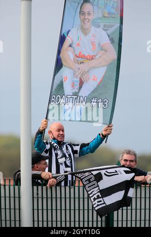 Turin, Italien. Oktober 2021. 09. Oktober 2021 Vinovo - Torino Juventus-Fans während der italienischen womenÕs-Meisterschaft, Serie A Fußballspiel zwischen Juventus FC und Napoli Femminile im Juventus Training Center in Vinovo, Italien - Foto Nderim Kaceli / Alamy Live News Credit: Nderim Kaceli/Alamy Live News Stockfoto