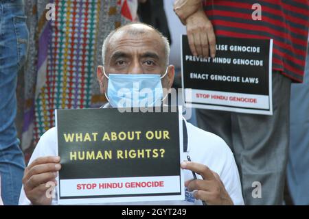 New Dehli, Indien. Oktober 2021. Kaschmiri-Hindus protestieren vor Jantar Mantar gegen die grausame Tötung von Hindus in Kaschmir und fordern am Samstag, den 9. Oktober 2021, die Beendigung des hindu-Genozids in Neu-Delhi, Indien. Foto von Anshuman Akash/ABACAPRES.COM Quelle: Abaca Press/Alamy Live News Stockfoto