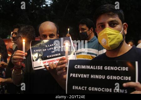 New Dehli, Indien. Oktober 2021. Kaschmiri-Hindus protestieren vor Jantar Mantar gegen die grausame Tötung von Hindus in Kaschmir und fordern am Samstag, den 9. Oktober 2021, die Beendigung des hindu-Genozids in Neu-Delhi, Indien. Foto von Anshuman Akash/ABACAPRES.COM Quelle: Abaca Press/Alamy Live News Stockfoto