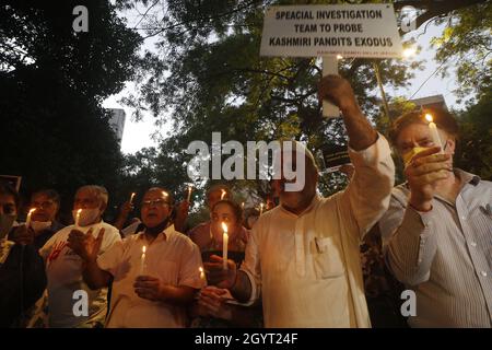 New Dehli, Indien. Oktober 2021. Kaschmiri-Hindus protestieren vor Jantar Mantar gegen die grausame Tötung von Hindus in Kaschmir und fordern am Samstag, den 9. Oktober 2021, die Beendigung des hindu-Genozids in Neu-Delhi, Indien. Foto von Anshuman Akash/ABACAPRES.COM Quelle: Abaca Press/Alamy Live News Stockfoto