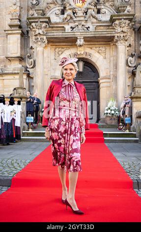 09. Oktober 2021, Niedersachsen, Bückeburg: Stephanie von Pfuel kommt zur Kirchenhochzeit von Prinz Alexander zu Schaumburg-Lippe und Prinzessin Mahkameh vor der Bückeburger Stadtkirche an. Der Prinz heiratet zum dritten Mal, nachdem er dem iranischen Pianisten Mahkameh navabi bereits am 12.09.2020 die zivilen Hochzeitsgelübde gegeben hat. Foto: Moritz Frankenberg/dpa Stockfoto