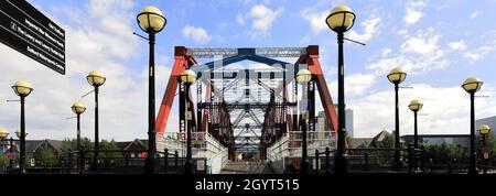 Die Detroit Bridge im Erie-Becken, Salford Quays, Manchester, Lancashire, England, VEREINIGTES KÖNIGREICH Stockfoto