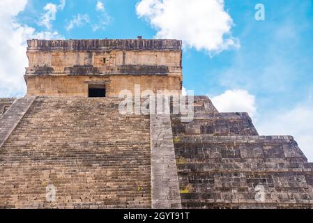 Alte Ruinen des Tempels von Kukulkan große Pyramide in Chichen Itza Stockfoto