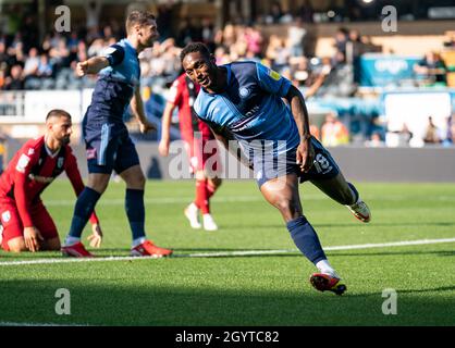 High Wycombe, Großbritannien. Oktober 2021. Brandon Hanlan von Wycombe Wanderers feiert sein Tor während des Sky Bet League 1-Spiels zwischen Wycombe Wanderers und Gillingham am 9. Oktober 2021 im Adams Park, High Wycombe, England. Foto von Liam McAvoy. Quelle: Prime Media Images/Alamy Live News Stockfoto