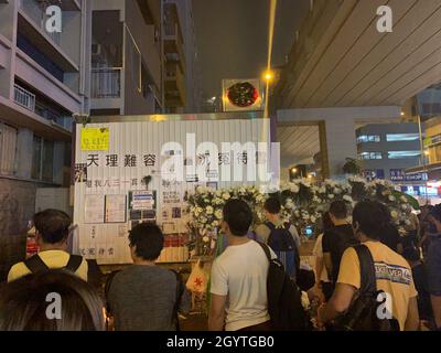 Hongkong -1 Oktober 2019: Die Zeremonie des Angriffs von 831 in mong kok.Nachdem die Regierung ein neues Anti-Maskengesetz aufgestellt hat, beenden die Bürger die Zeremonie nie am Bahnhof Prince Edward Stockfoto