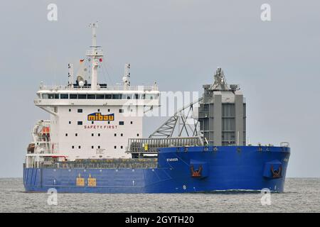 Selbstentladende Bulk Carrier STARNES Stockfoto