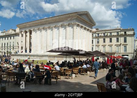 Nimes - Frankreich - April 24 2011 :Maison Carree Ein schöner, intakter alter römischer Tempel im Herzen dieser eleganten südfranzösischen Stadt Stockfoto