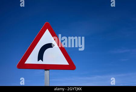 Rechts Kurve voraus Ampel Detail Stockfoto