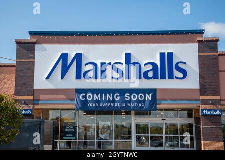 Vadnais Heights, Minnesota. Marshalls Dept. Store Eröffnung eines neuen Stores in einem lokalen Einkaufszentrum. Marshalls ist eine amerikanische Kette von preisgünstigen Kaufhäusern o Stockfoto