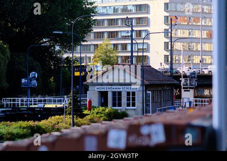 Berlin, Deutschland. Oktober 2021. Blick auf die Schleuse Mühlendamm im Bezirk Mitte. Quelle: Stefan Jaitner/dpa/Alamy Live News Stockfoto