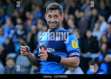 High Wycombe, Großbritannien. Oktober 2021. Joe Jacobson von Wycombe Wanderers in Aktion während des Spiels. EFL Skybet Football League One match, Wycombe Wanderers gegen Gillingham im Adams Park Stadium in High Wycombe, Buckinghamshire am Samstag, 9. Oktober 2021 . Dieses Bild darf nur für redaktionelle Zwecke verwendet werden. Nur zur redaktionellen Verwendung, Lizenz für kommerzielle Nutzung erforderlich. Keine Verwendung bei Wetten, Spielen oder Veröffentlichungen in einem Club/einer Liga/einem Spieler. PIC von Steffan Bowen/Andrew Orchard Sports Photography/Alamy Live News Credit: Andrew Orchard Sports Photography/Alamy Live News Stockfoto