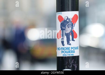 Kill the Bill - No more Police Powers Aufkleber auf einer Straßenlaterne in Cheltenham UK Stockfoto