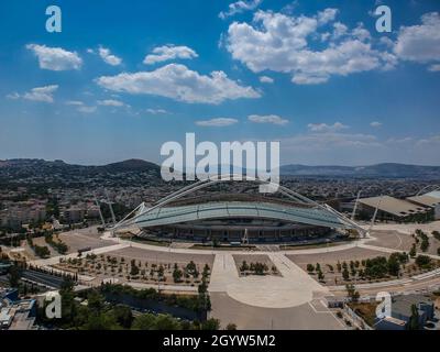 Ikonische Luftaufnahme über Spyros Louis OAKA Olympiastadion in Athen, Griechenland. Stockfoto