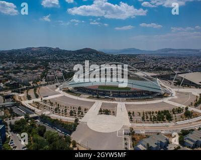 Ikonische Luftaufnahme über Spyros Louis OAKA Olympiastadion in Athen, Griechenland. Stockfoto