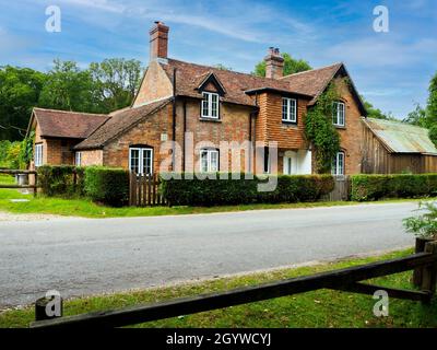 Großes schönes altes Haus, The New Forest, Hampshire, Großbritannien Stockfoto