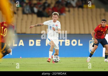 Sevilla, Spanien. Okt. 2021. Adam Goljan (SVR) Fußball/Fußball : UEFA U-21-Meisterschaft Qualifikationsrunde Spiel zwischen U21 Spanien 3-2 U21 Slowakei im Estadio La Cartuja de Sevilla in Sevilla, Spanien . Quelle: Mutsu Kawamori/AFLO/Alamy Live News Stockfoto