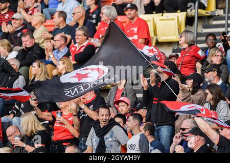 LONDON, GROSSBRITANNIEN. Oktober 2021. Saracens-Fans während des Spiels der Gallagher Premiership Rugby-Runde 4 zwischen Saracens und Newcastle Falcons im StoneX Stadium am Samstag, den 09. Oktober 2021. LONDON, ENGLAND. Kredit: Taka G Wu/Alamy Live Nachrichten Stockfoto