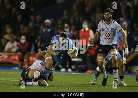 Cardiff, Großbritannien. Oktober 2021. SEB Davies von Cardiff Rugby erhebt Vorwurf. United Rugby Championship, Cardiff Rugby V Vodacom Bulls at the BT Sport Arms Park in Cardiff, South Wales on Saturday 9th October 2021. PIC by Andrew Orchard/Andrew Orchard Sports Photography/Alamy Live News Credit: Andrew Orchard Sports Photography/Alamy Live News Stockfoto