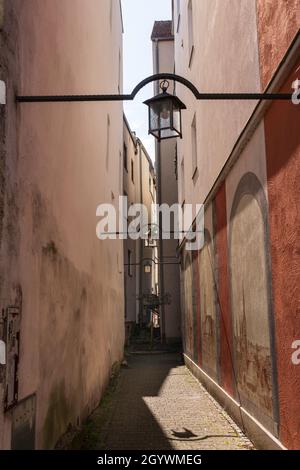 Dunkle Schmale Gasse In Wasserburg Am Inn Stockfoto