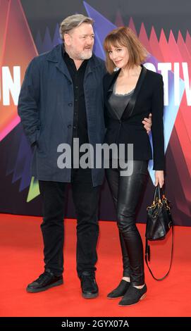 Foto muss gutgeschrieben werden ©Alpha Press 078237 09/10/2021 Guy Garvey von Elbow und Rachael Stirling Letzte Nacht in Soho Premiere während des BFI London Film Festival 2021 in London Stockfoto