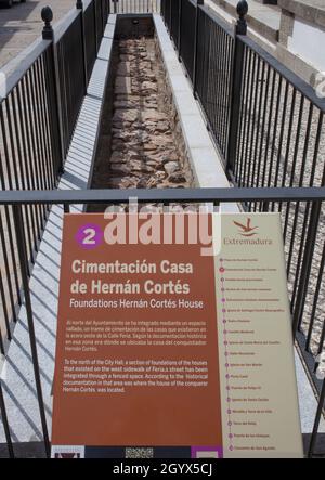 Medellin, Spanien - 3. April 2021: Fundaments Hernan Cortes House, Aztekenreich Spanischer Conquistador, Medellin, Extremadura, Spanien Stockfoto