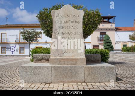 Medellin, Spanien - 3. April 2021: Gedenkstein zeigt auf Hernan Cortes Born Zimmer, Aztekenreich Spanischer Conquistador, Medellin, Extremadura, Spanien Stockfoto