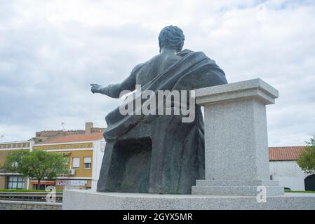 Medellin, Spanien - 28. April 2018: Quintus Caecilius Metellus Pius, Gründer von Medellin 79 v. Chr., Extremadura, Spanien. Nach der Bildhauerei von Ricardo Garcia Loza Stockfoto