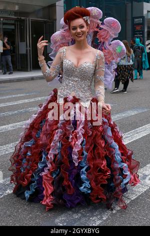 New York, N.Y/USA – 9. Oktober 2021: Michelle aus New York City porträtiert Mera von Aquaman auf der New York Comic Con 2021 im Jacob Javits Center on Stockfoto